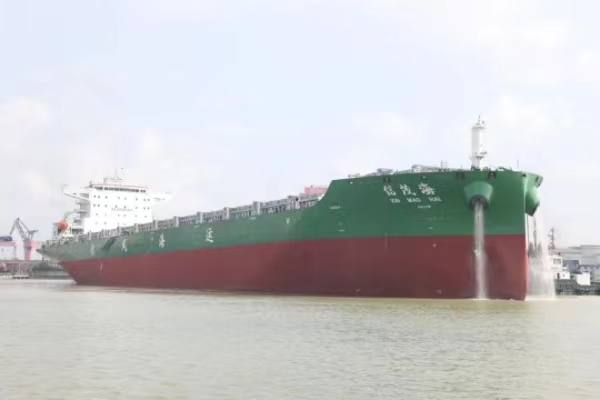 為大連信風海運建造的4500TEU集裝箱船